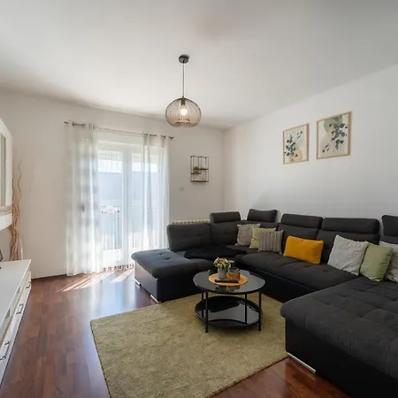 Appartement House Saraden *