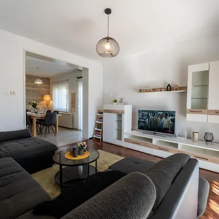 Апартаменты House Saraden *