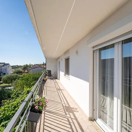 Apartman House Saraden Zára