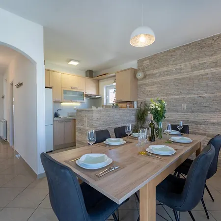 House Saraden Apartman Zára