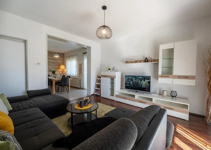 Апартаменты House Saraden *