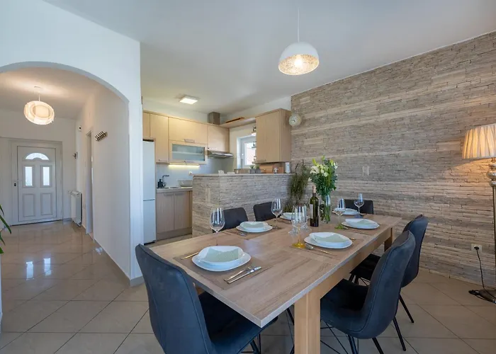 House Saraden Апартаменты Задар